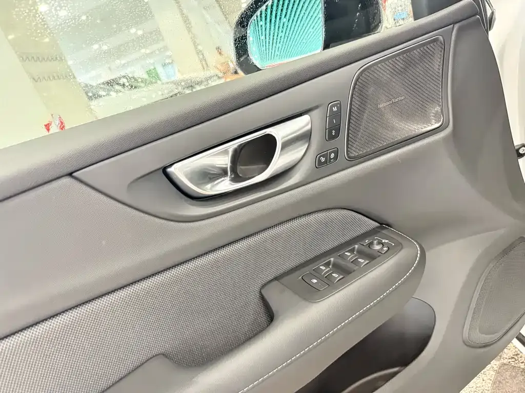 Volvo S60 — фото 10
