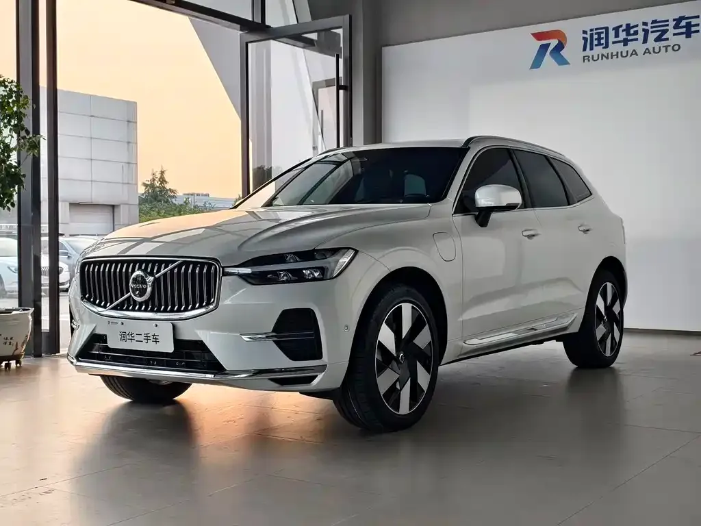 Volvo XC60 PHEV — фото 1