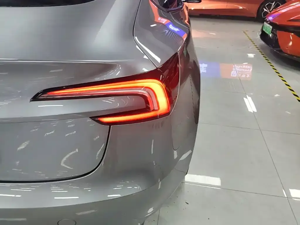 Tesla Model 3 — фото 2