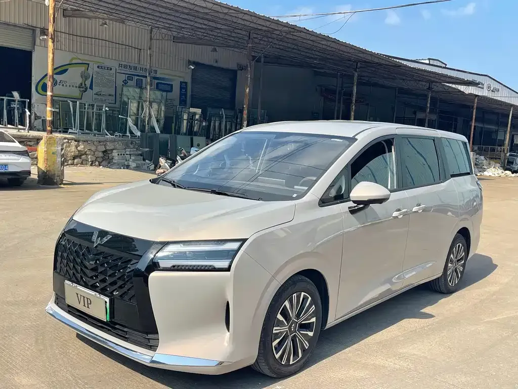 Wuling Starlight 730 New Energy — фото 1