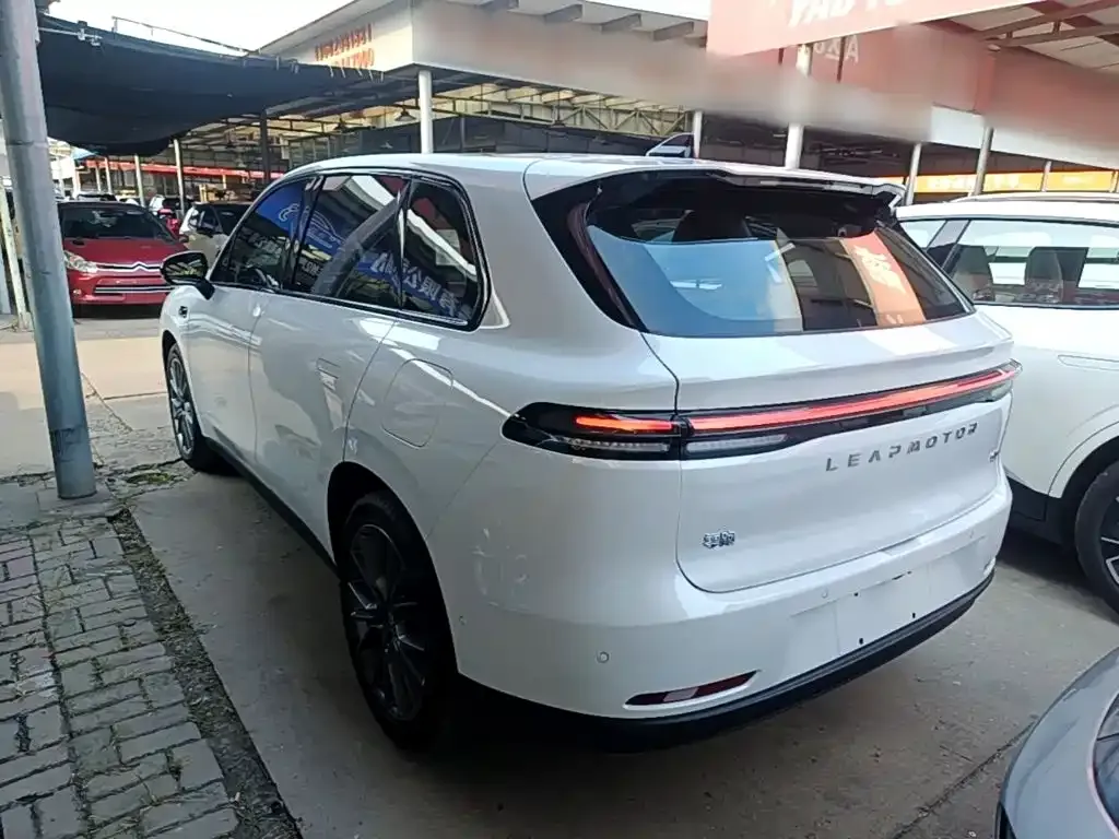 Leapmotor C10 — фото 10