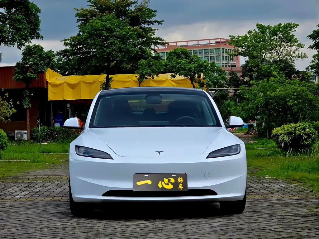 Tesla Model 3 — фото 10