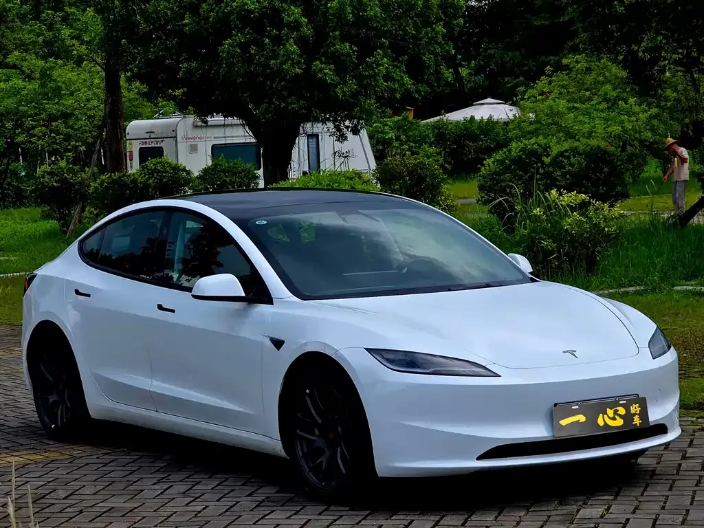 Tesla Model 3 — фото 2