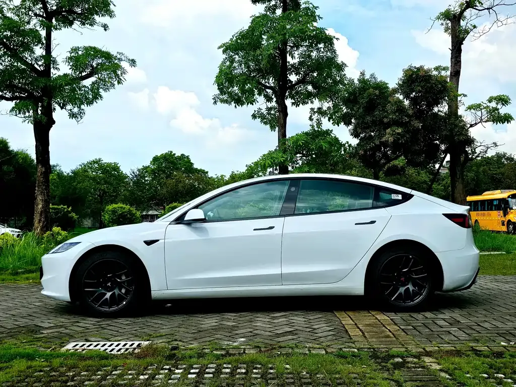 Tesla Model 3 — фото 5