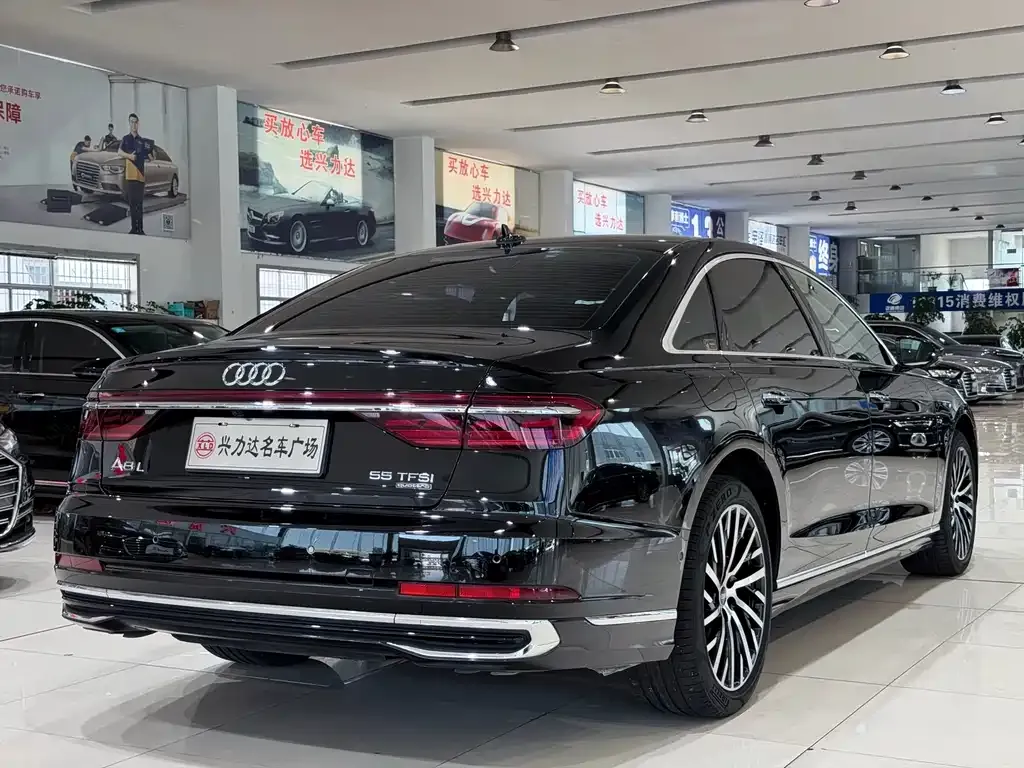 Audi A8 — фото 5