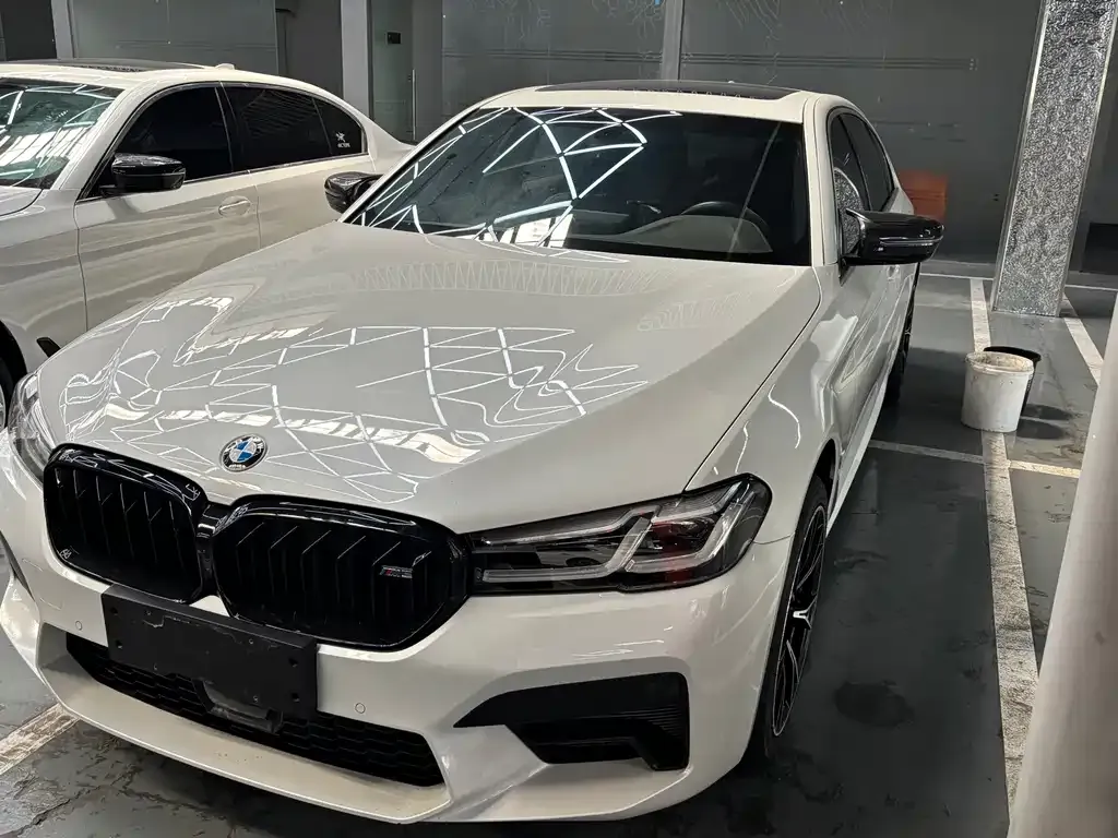 BMW 5 Series — фото 1