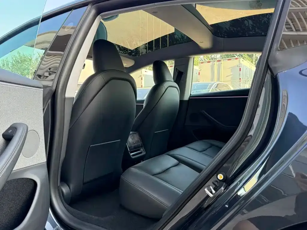 Tesla Model 3 — фото 10