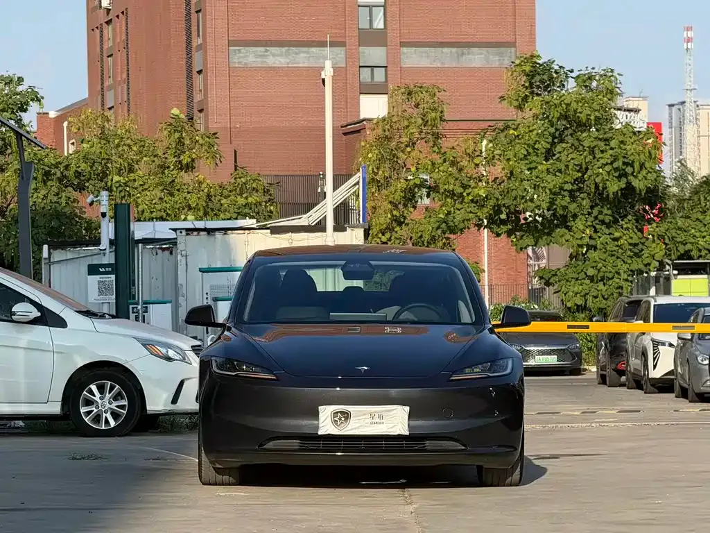 Tesla Model 3 — фото 6