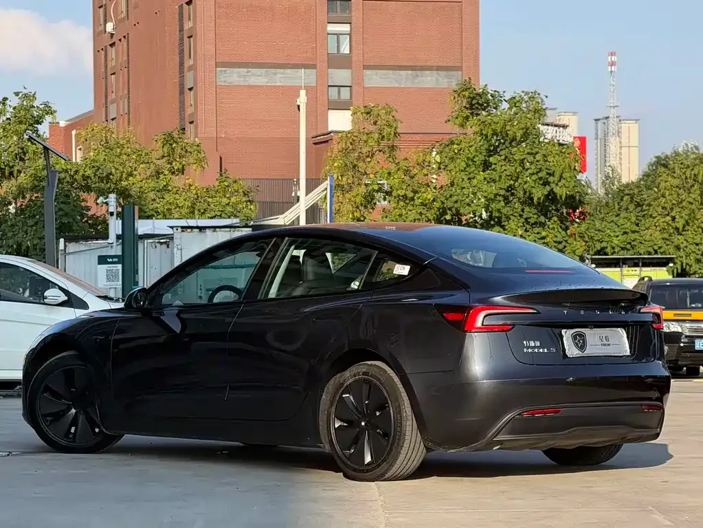 Tesla Model 3 — фото 2