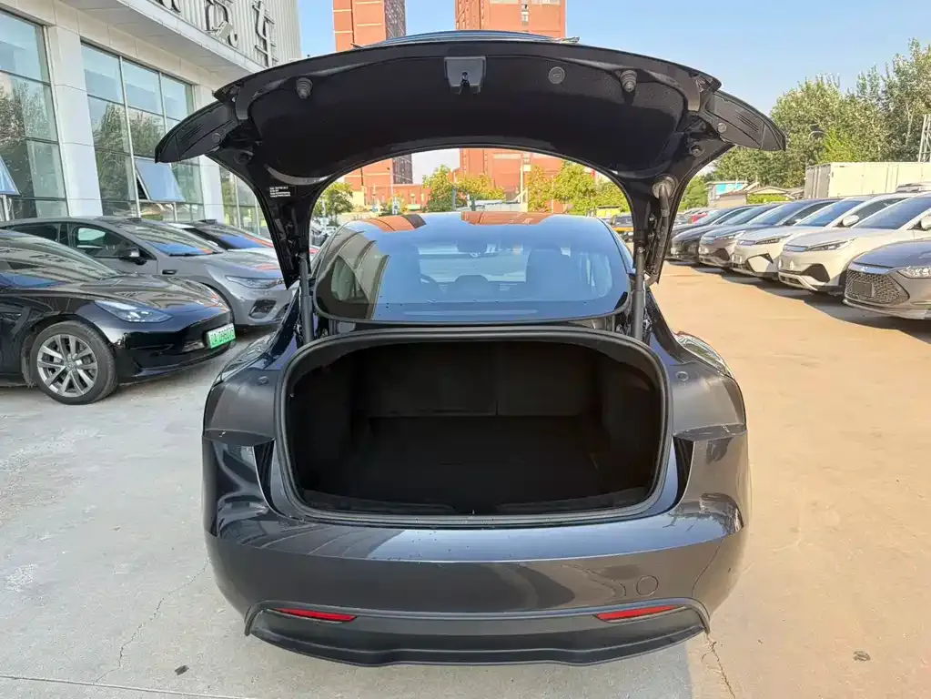 Tesla Model 3 — фото 8