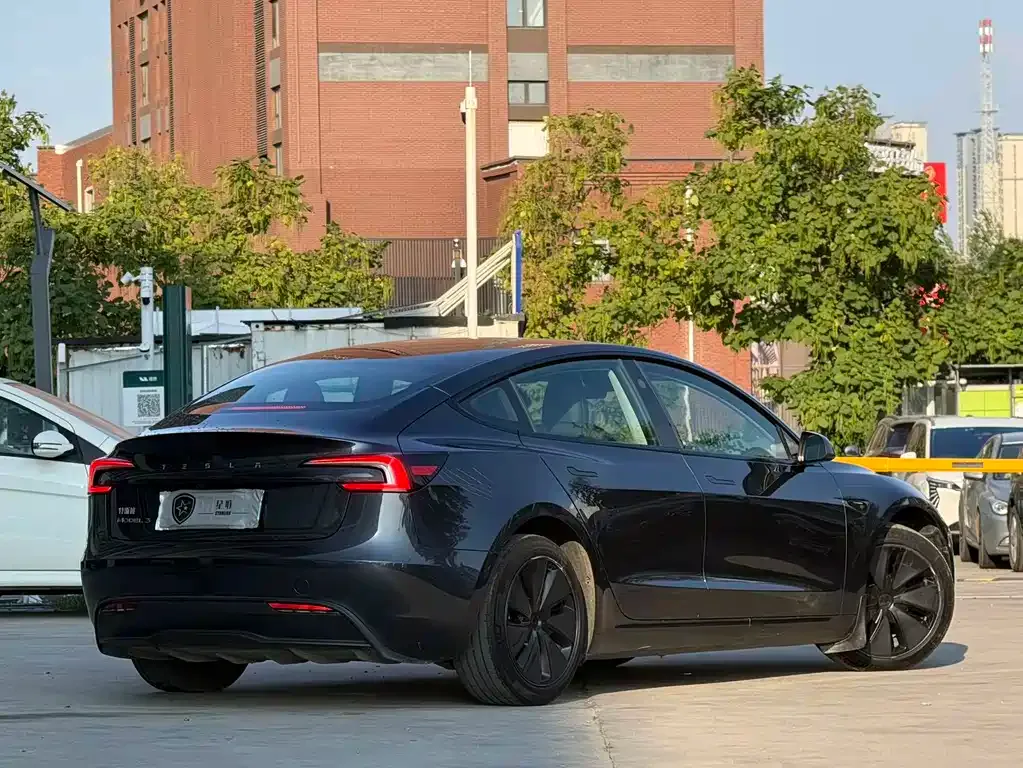 Tesla Model 3 — фото 5