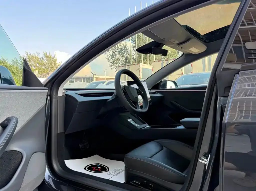 Tesla Model 3 — фото 9