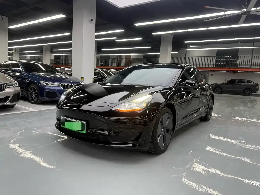 Tesla Model 3 — фото 1