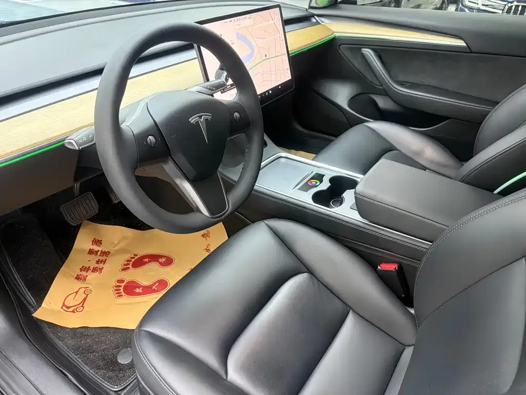 Tesla Model 3 — фото 10