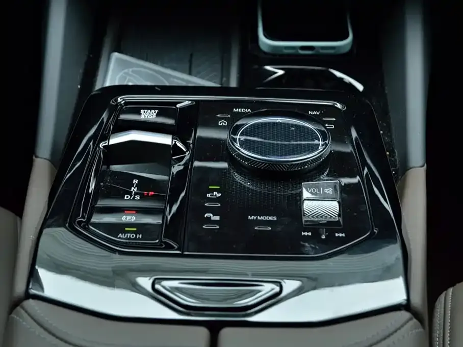 BMW 5 Series — фото 10