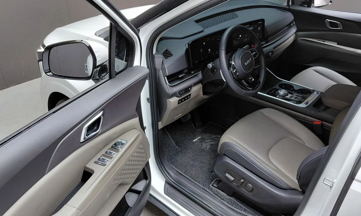 Kia Carnival — фото 10