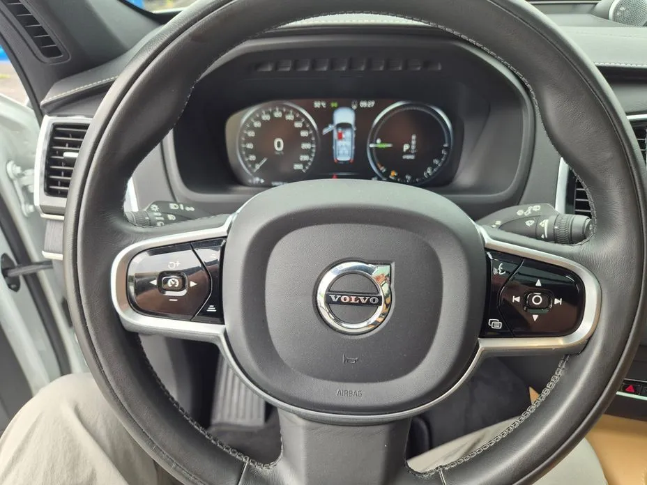 Volvo XC90 — фото 10