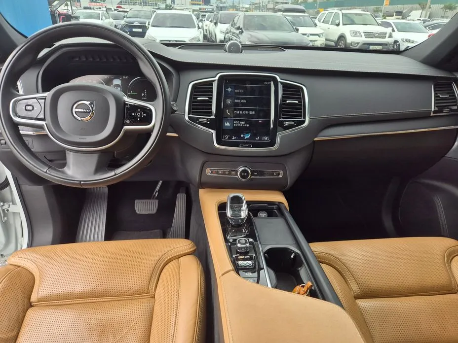 Volvo XC90 — фото 9