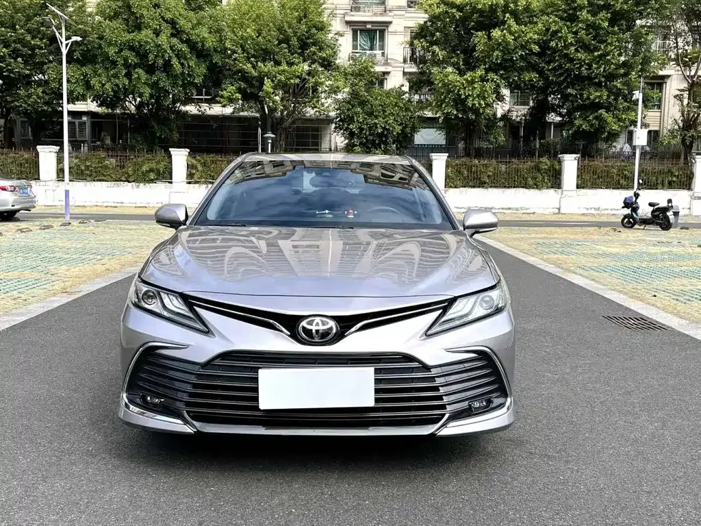 Toyota Camry — фото 9