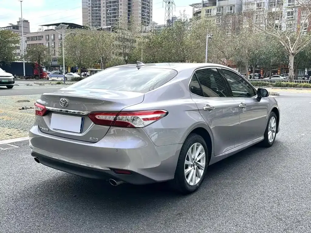 Toyota Camry — фото 5