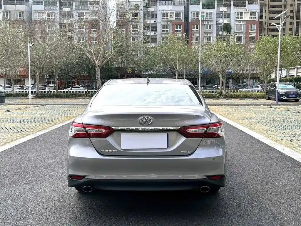 Toyota Camry — фото 8