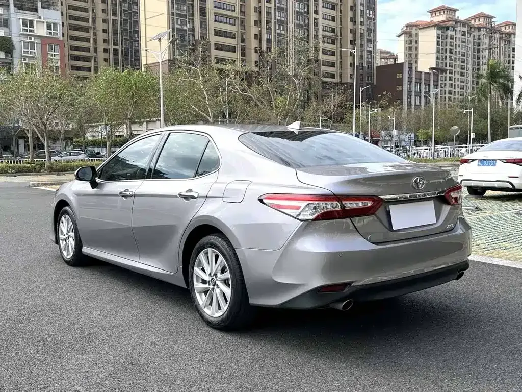 Toyota Camry — фото 4