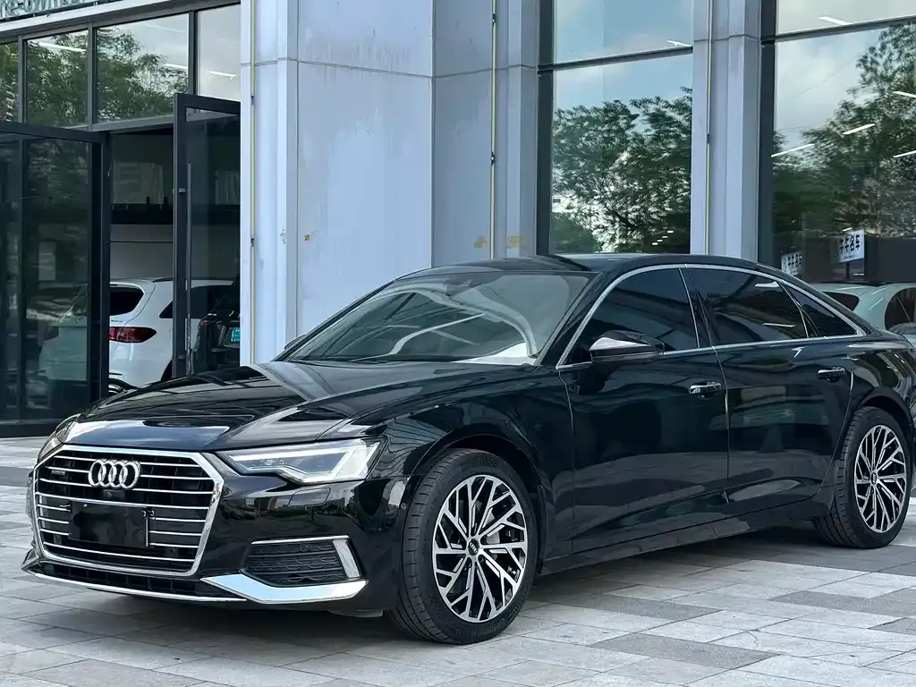 Audi A6L — фото 1