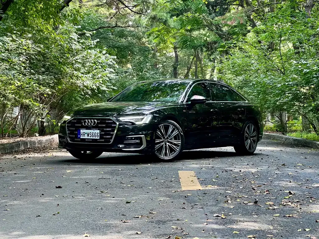 Audi A6L — фото 1