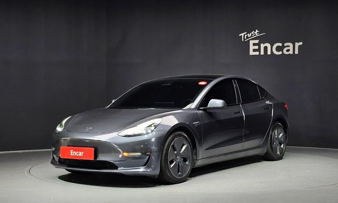 Tesla Model 3 — фото 1