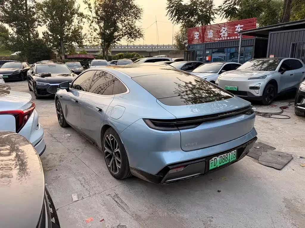 Geely Galaxy E8 — фото 10
