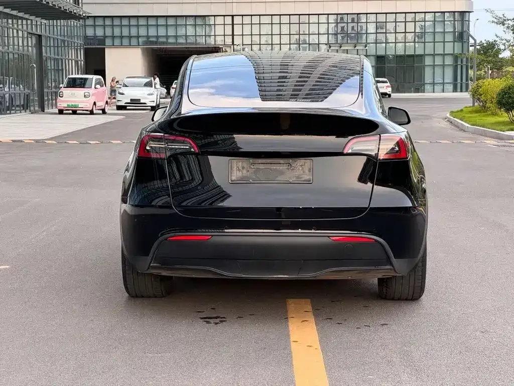Tesla Model Y — фото 6