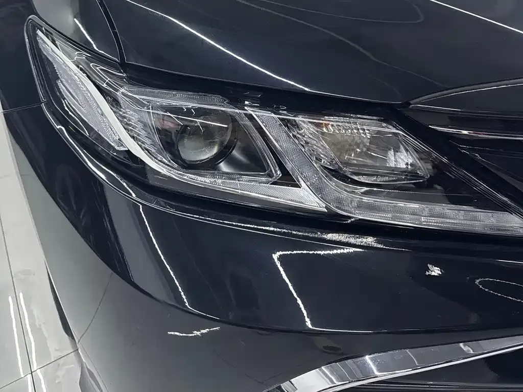 Toyota Camry — фото 2