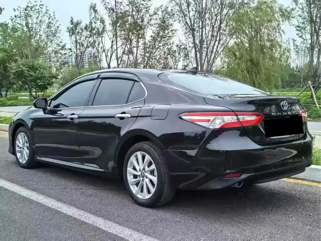 Toyota Camry — фото 5