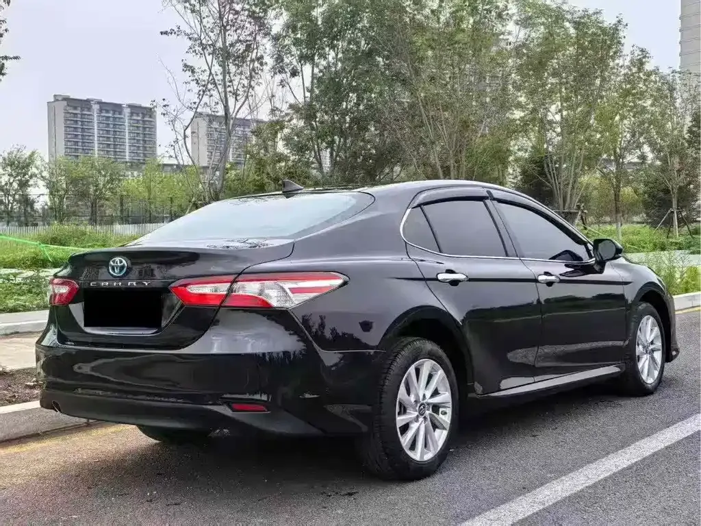 Toyota Camry — фото 8