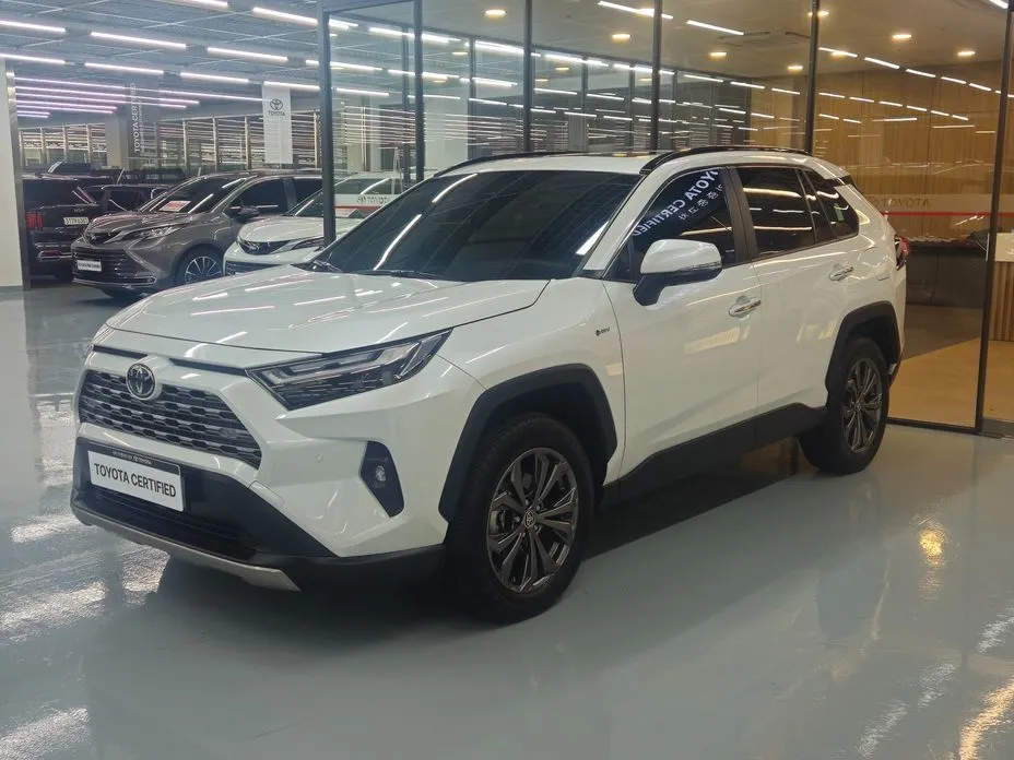 Toyota RAV4 — фото 1
