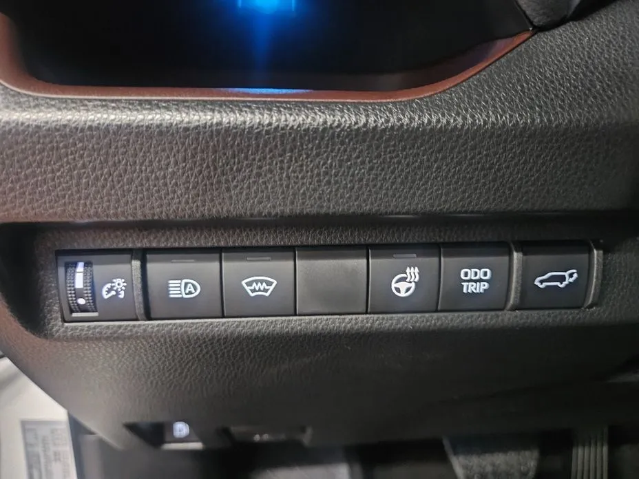 Toyota RAV4 — фото 7