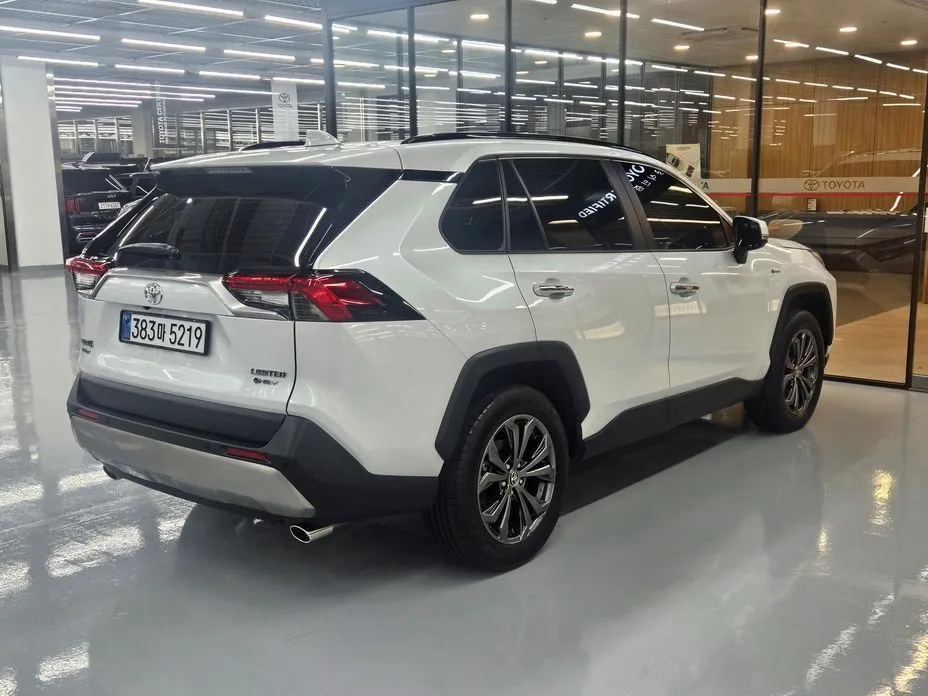 Toyota RAV4 — фото 3