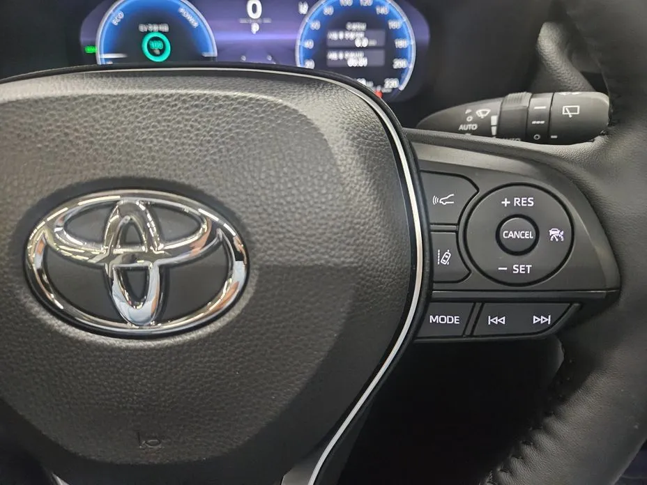 Toyota RAV4 — фото 8