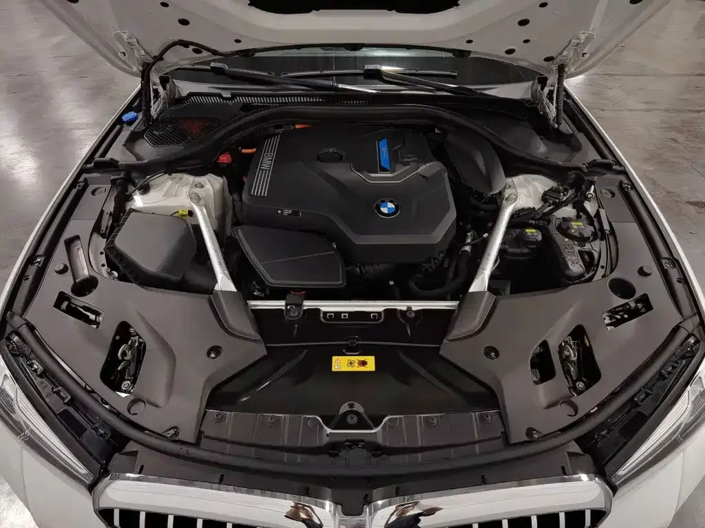 BMW 5 Series New Energy — фото 8