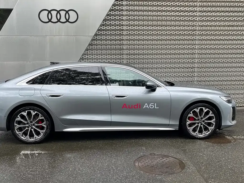 Audi A6L — фото 9