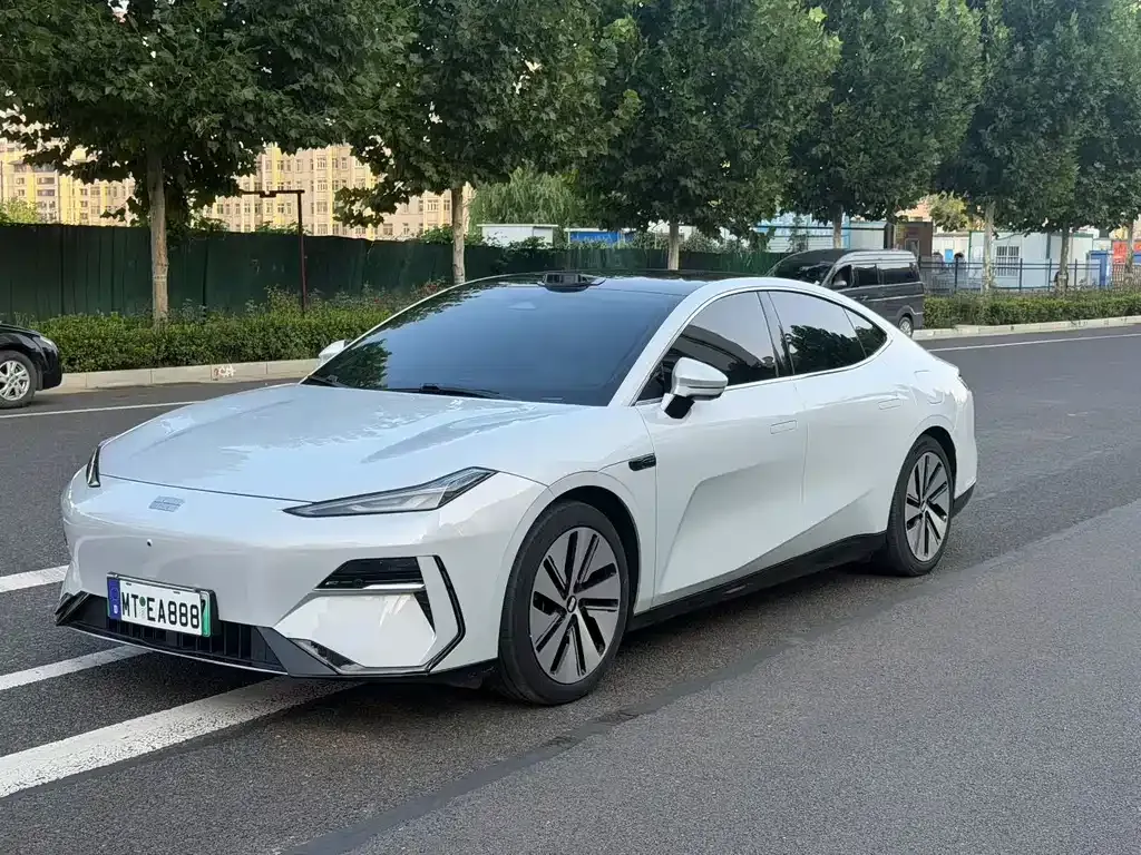 Geely Galaxy E8 — фото 1
