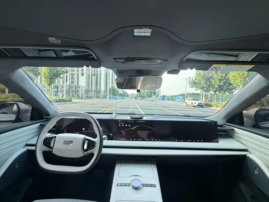 Geely Galaxy E8 — фото 6