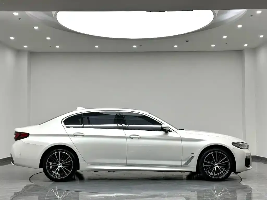 BMW 5 Series — фото 2