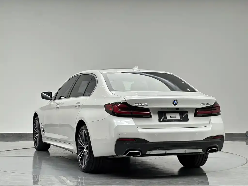 BMW 5 Series — фото 9