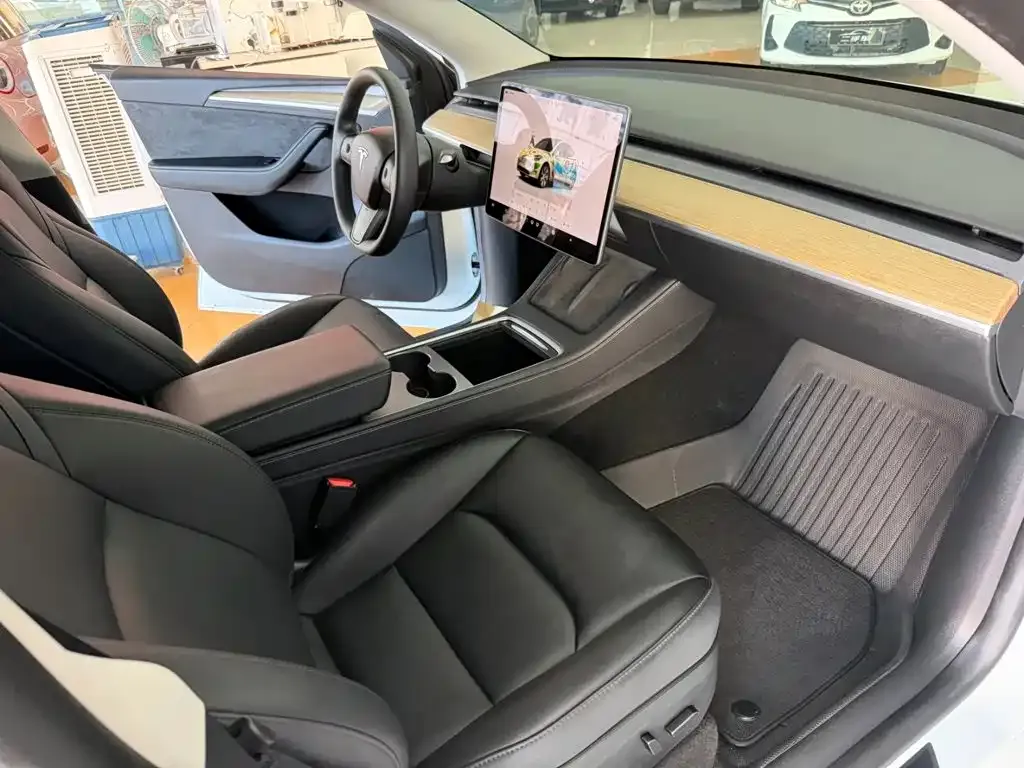 Tesla Model Y — фото 4