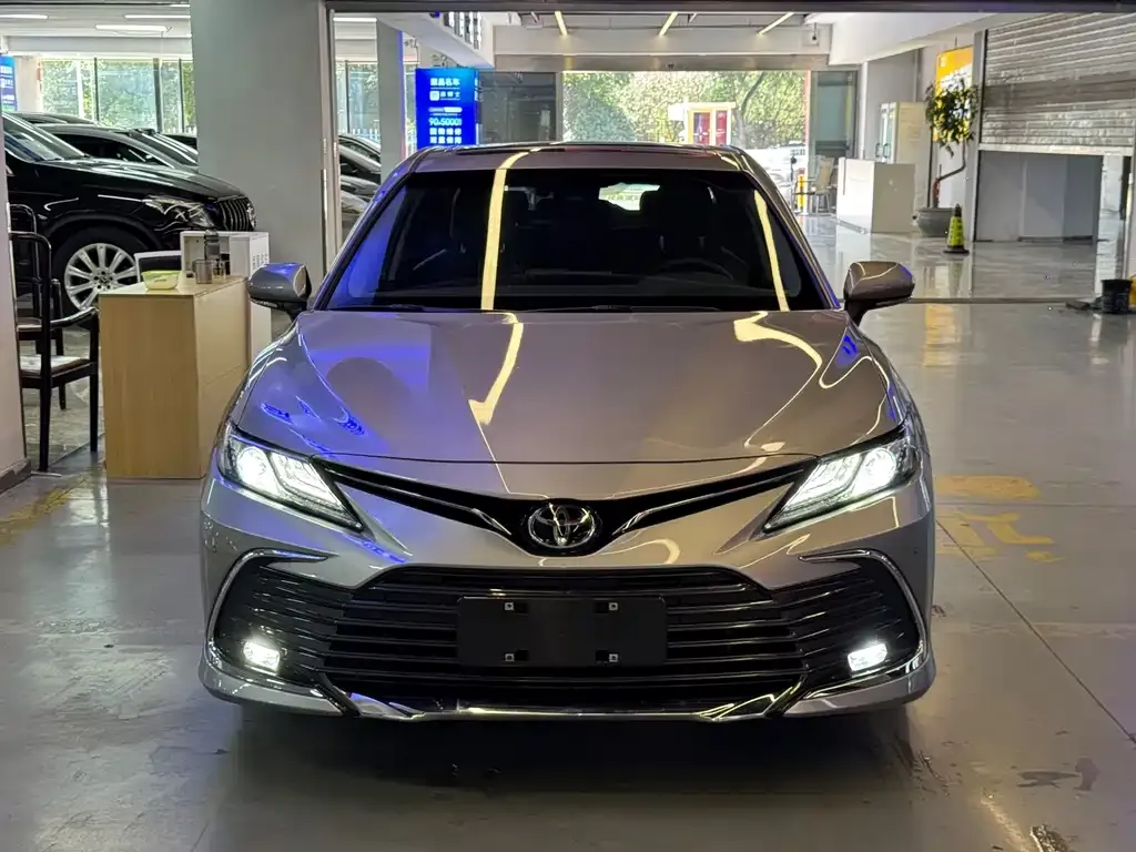Toyota Camry — фото 3