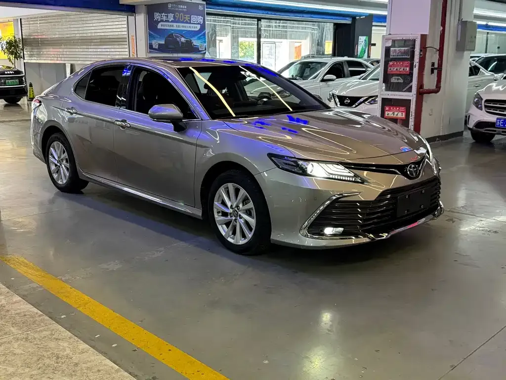 Toyota Camry — фото 5