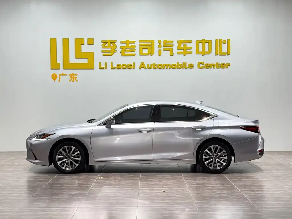 Lexus ES — фото 9