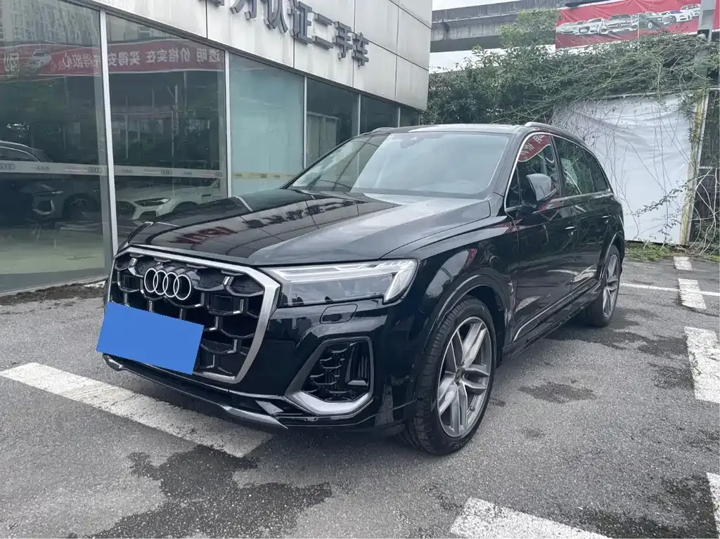 Audi Q7 — фото 1
