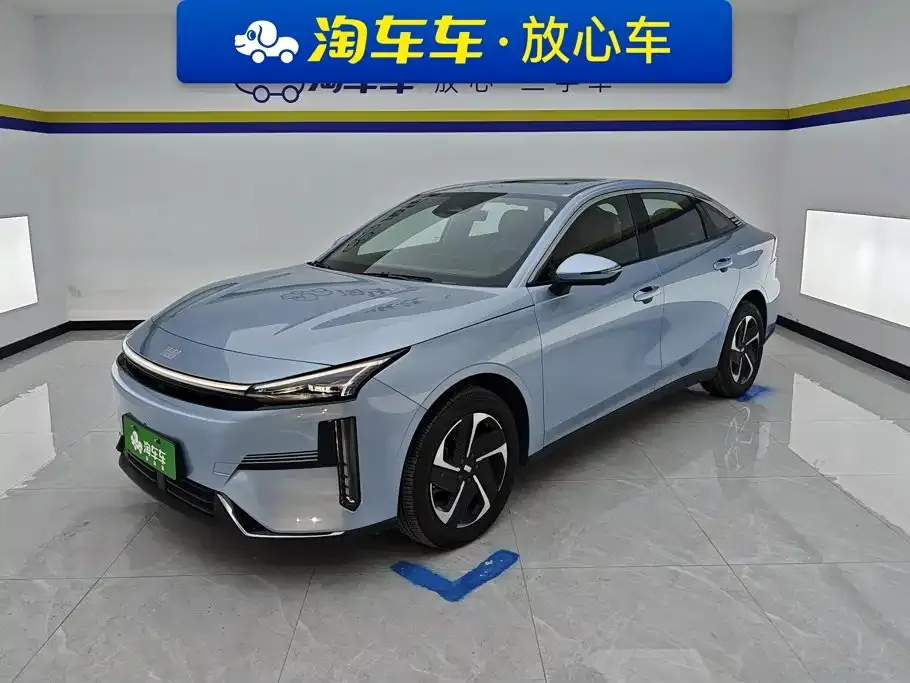 Geely Galaxy L6 — фото 1